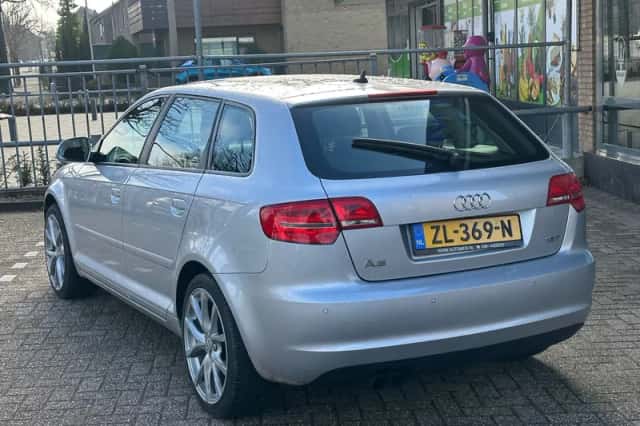 Audi A3 (2010) thumbnail 6