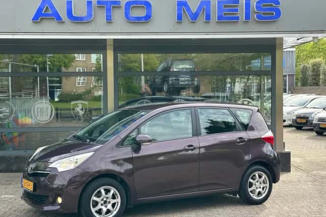 Toyota Verso (2011) thumbnail 1