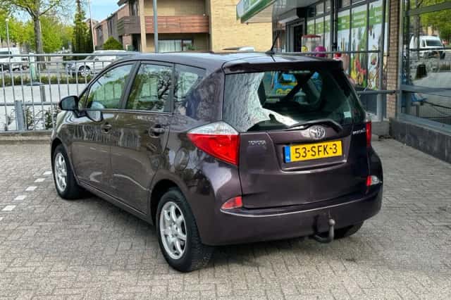 Toyota Verso (2011) thumbnail 4