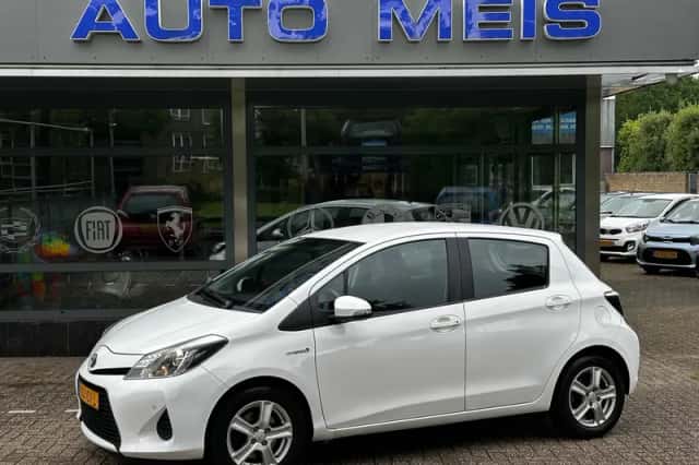Toyota Yaris (2013) thumbnail 1