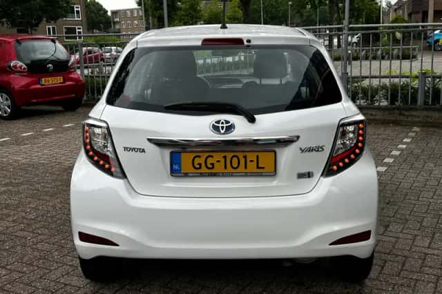 Toyota Yaris (2013) thumbnail 5