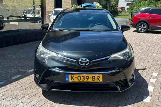 Toyota Avensis (2016) thumbnail 3