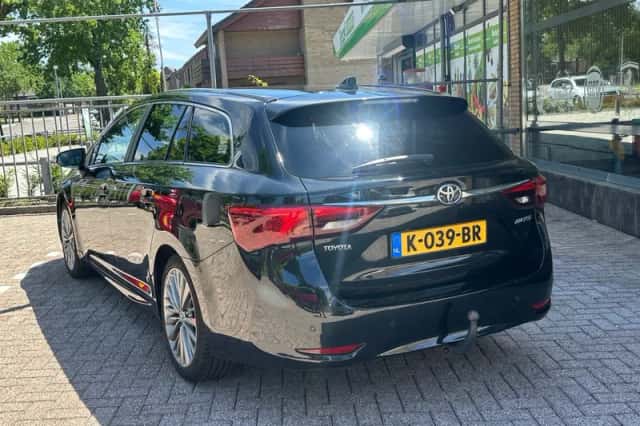 Toyota Avensis (2016) thumbnail 4