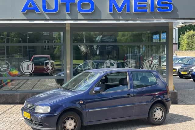 Volkswagen Polo (1999) thumbnail 1