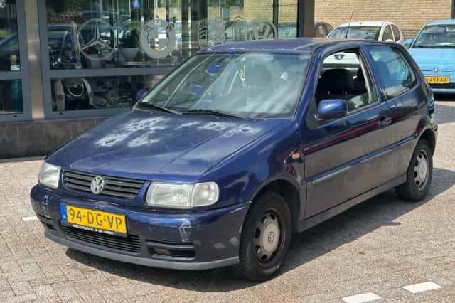 Volkswagen Polo (1999) thumbnail 2