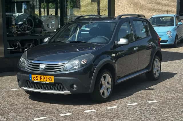 Dacia Sandero (2011) thumbnail 2