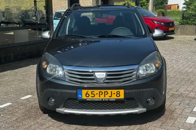 Dacia Sandero (2011) thumbnail 3