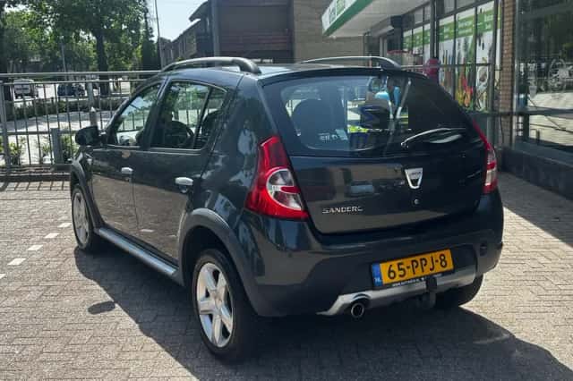 Dacia Sandero (2011) thumbnail 4