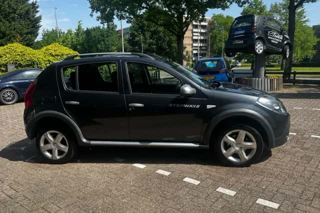 Dacia Sandero (2011) thumbnail 6