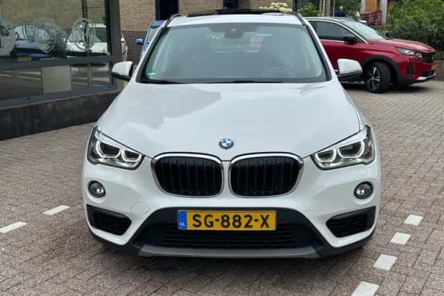 BMW X1 (2018) thumbnail 3
