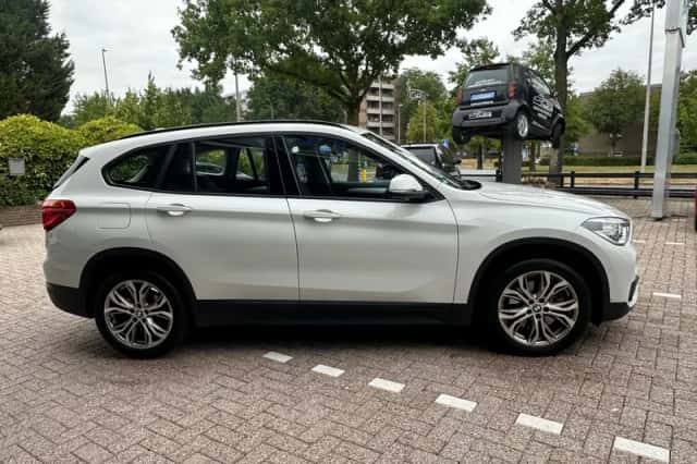 BMW X1 (2018) thumbnail 6