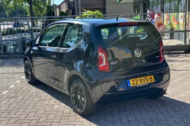 Volkswagen Up! (2012) thumbnail 4