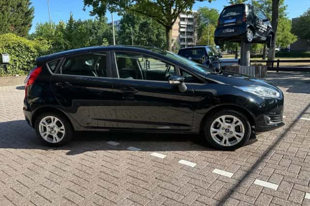 Ford Fiesta (2016) thumbnail 6