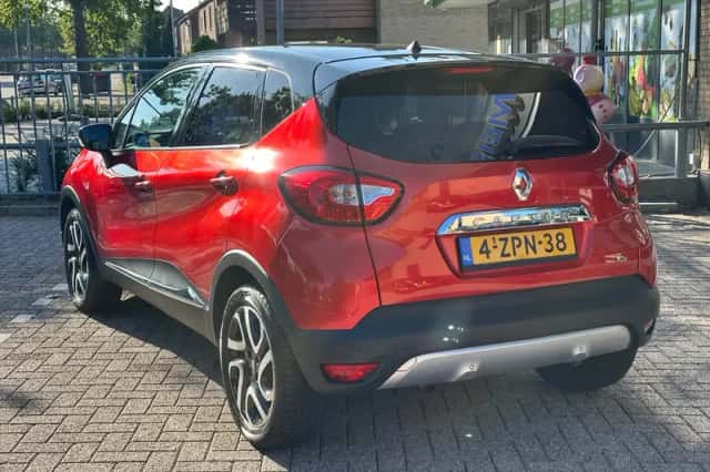 Renault Captur (2015) thumbnail 4