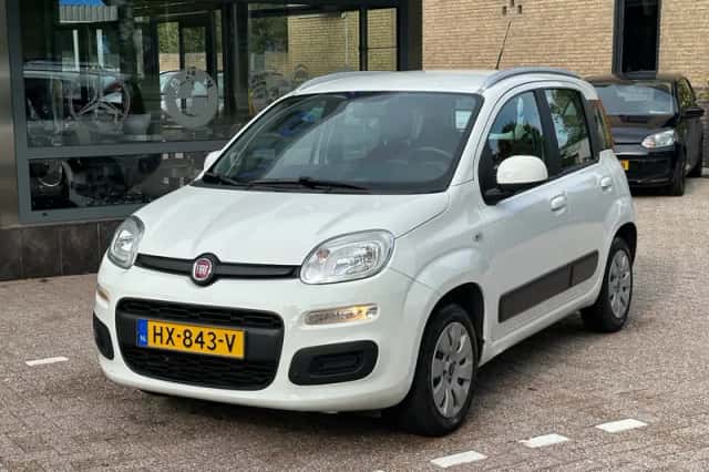 Fiat Panda (2015) thumbnail 2