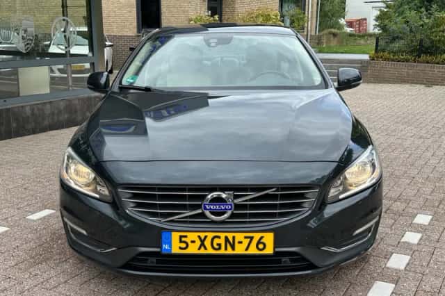 Volvo S60 (2014) thumbnail 2