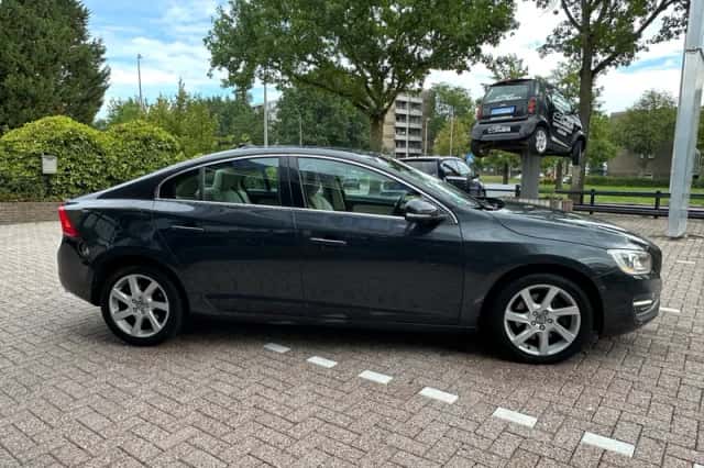 Volvo S60 (2014) thumbnail 3