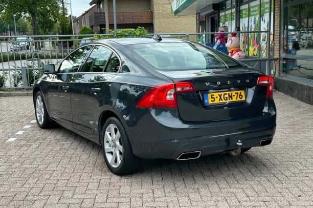Volvo S60 (2014) thumbnail 5