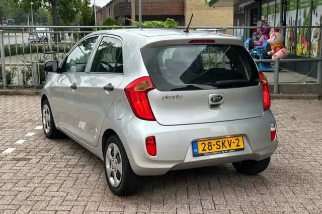 Kia Picanto (2011) thumbnail 4
