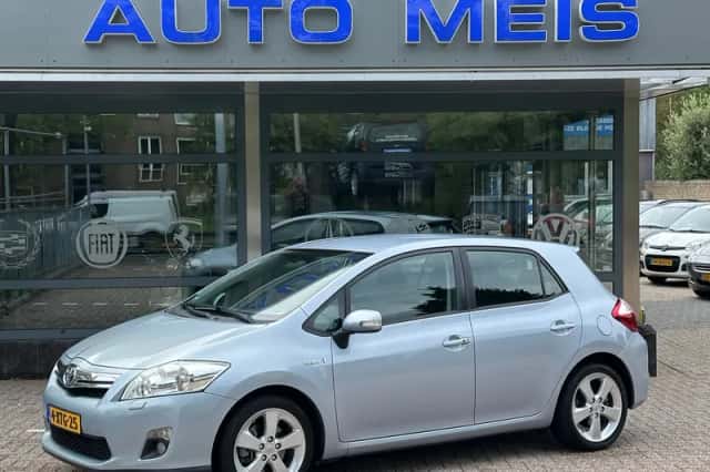 Toyota Auris (2011) thumbnail 1