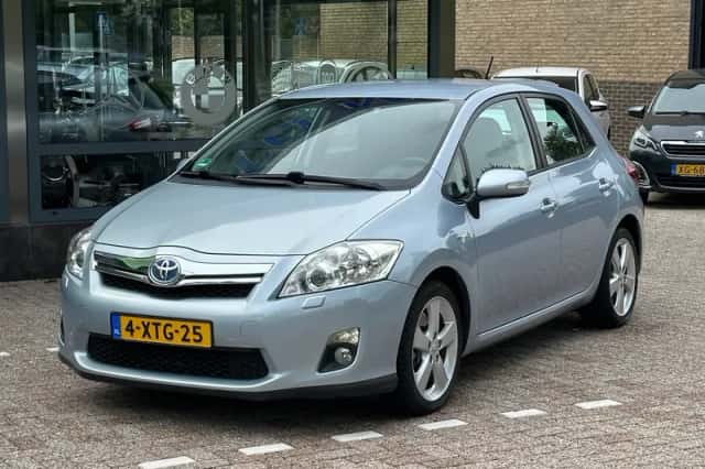 Toyota Auris (2011) thumbnail 2