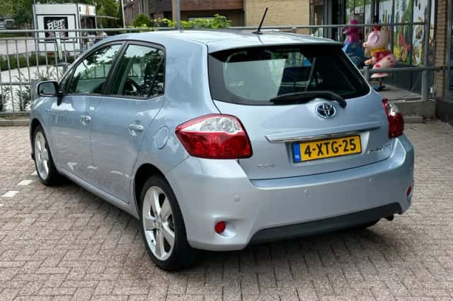 Toyota Auris (2011) thumbnail 4