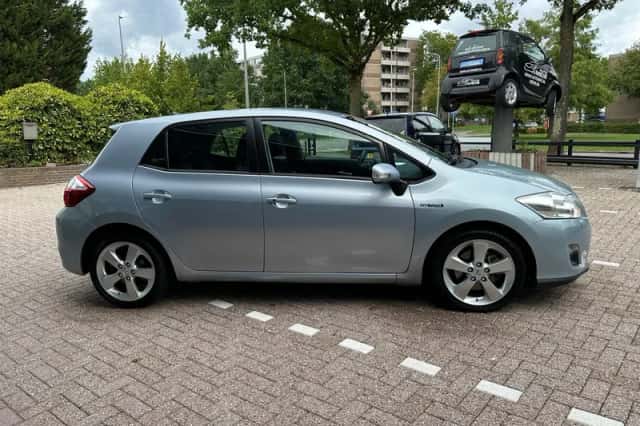Toyota Auris (2011) thumbnail 6