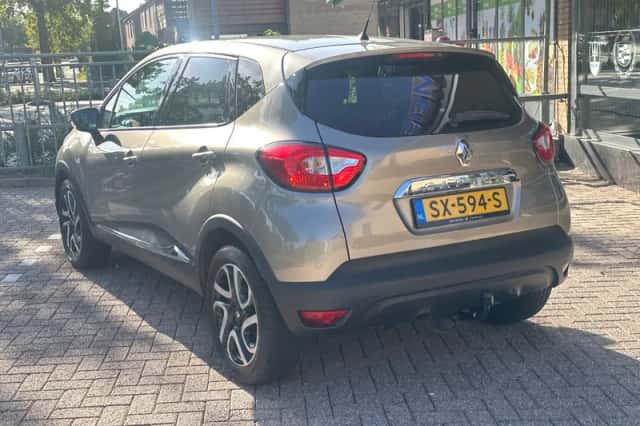Renault Captur (2015) thumbnail 4