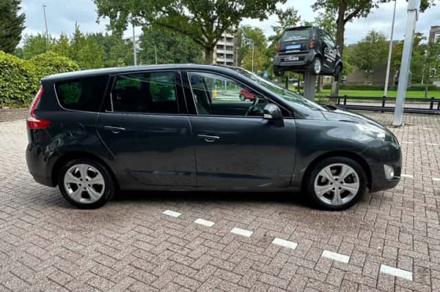 Renault Scénic (2009) thumbnail 6