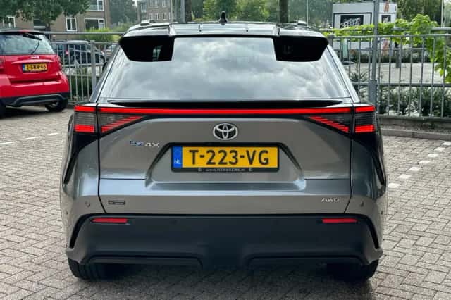 Toyota bZ4X (2022) thumbnail 5