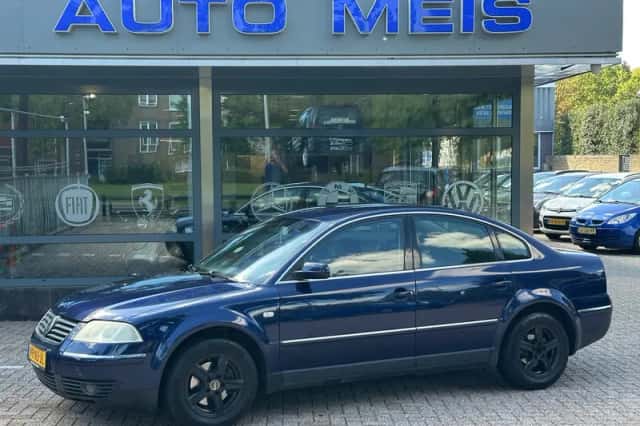 Volkswagen Passat (2003) thumbnail 1