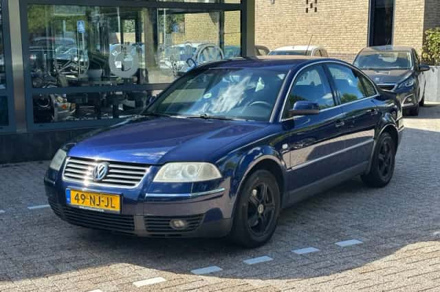 Volkswagen Passat (2003) thumbnail 2