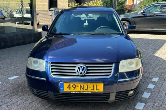 Volkswagen Passat (2003) thumbnail 3
