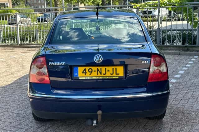 Volkswagen Passat (2003) thumbnail 5