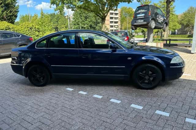 Volkswagen Passat (2003) thumbnail 6