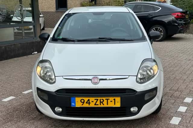 Fiat Punto (2010) thumbnail 3