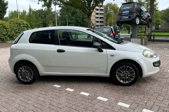 Fiat Punto (2010) thumbnail 6