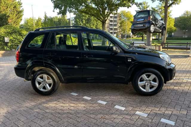 Toyota RAV4 (2005) thumbnail 6