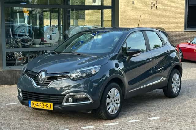 Renault Captur (2016) thumbnail 2