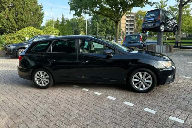 SEAT Leon (2017) thumbnail 3