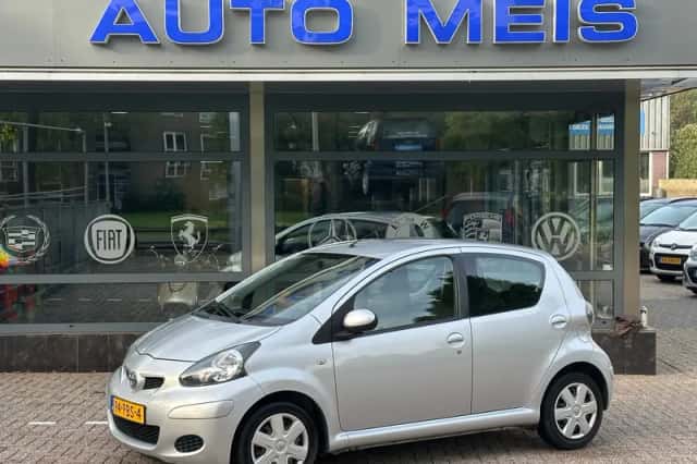 Toyota Aygo (2011) thumbnail 1
