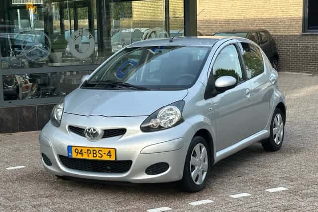 Toyota Aygo (2011) thumbnail 2