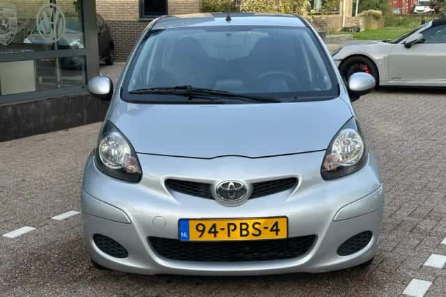 Toyota Aygo (2011) thumbnail 3
