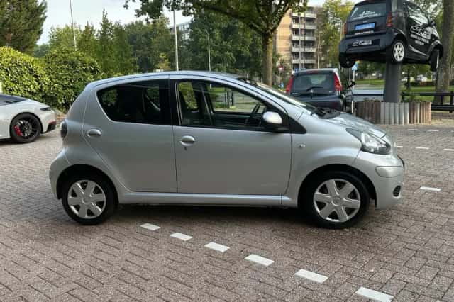 Toyota Aygo (2011) thumbnail 6