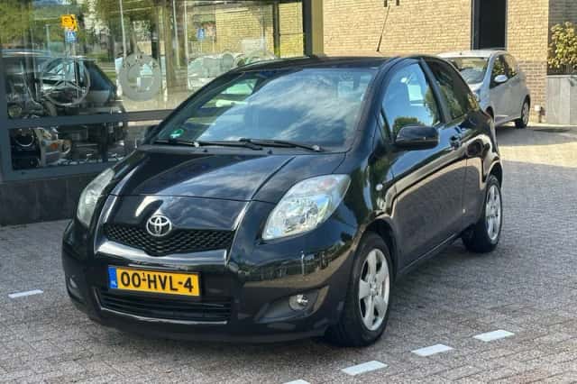 Toyota Yaris (2009) thumbnail 2