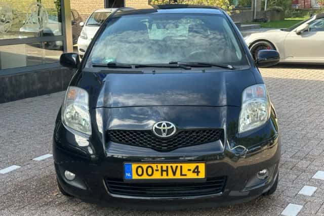 Toyota Yaris (2009) thumbnail 3