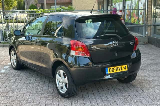 Toyota Yaris (2009) thumbnail 4