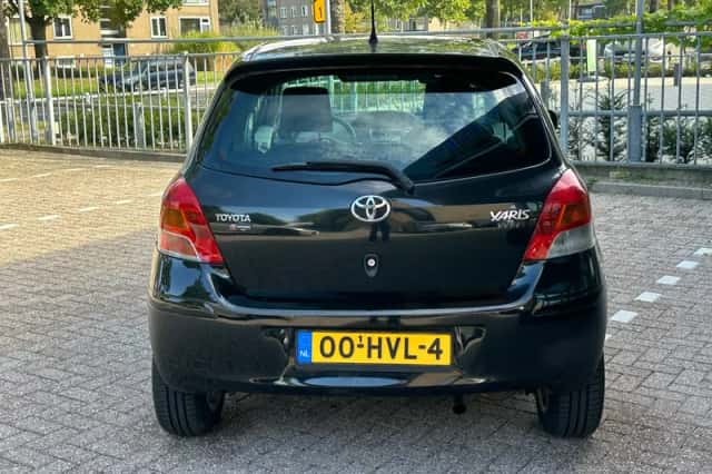 Toyota Yaris (2009) thumbnail 5