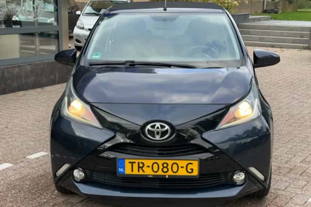 Toyota Aygo (2015) thumbnail 3