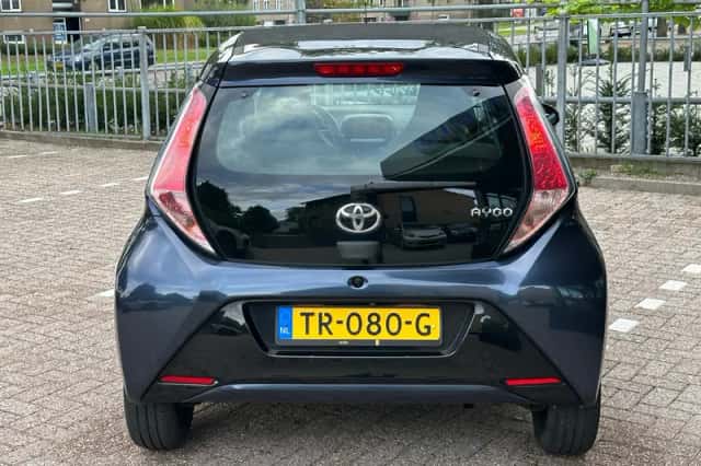 Toyota Aygo (2015) thumbnail 5
